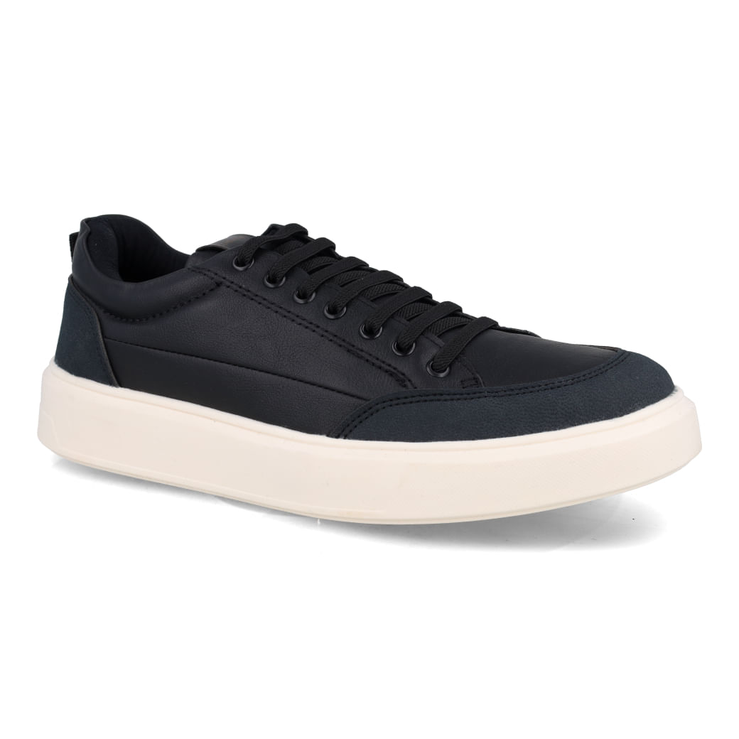 Tênis casual masculino preto em fundo branco para ajuste e conforto